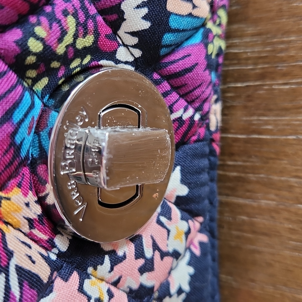 NEVER USED VERA BRADLEY CROSSBODY BAG - Picture 15 of 16